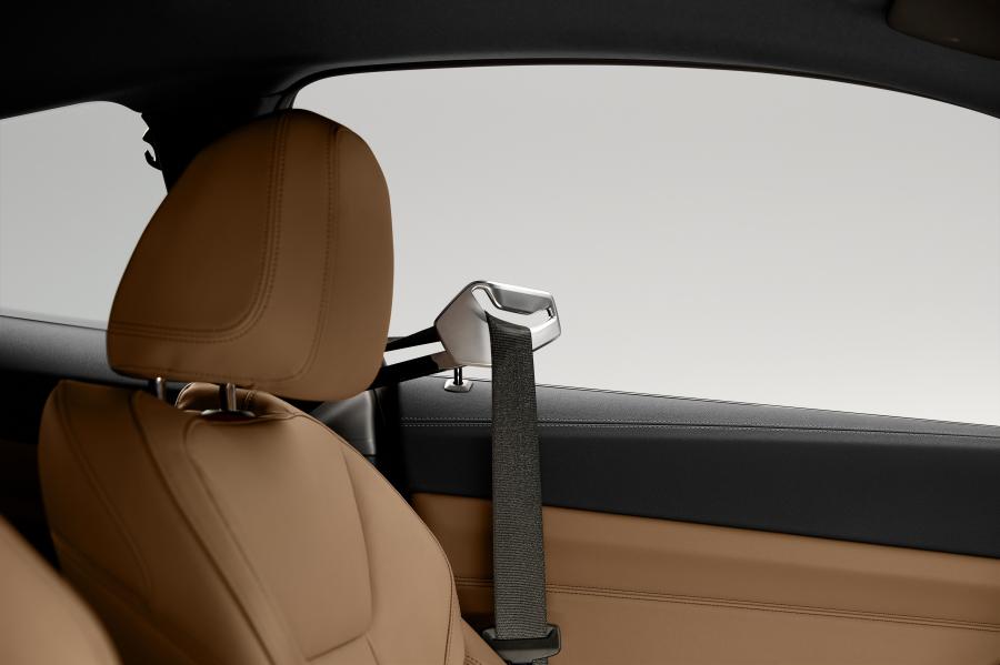 Детали интерьера BMW 430i Coupe Sport Line (G22) 2020 года  (WW) (фото 31 из 35)